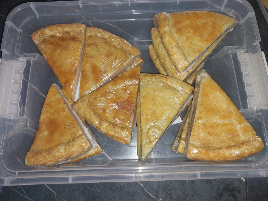Torta de fiambre en porciones