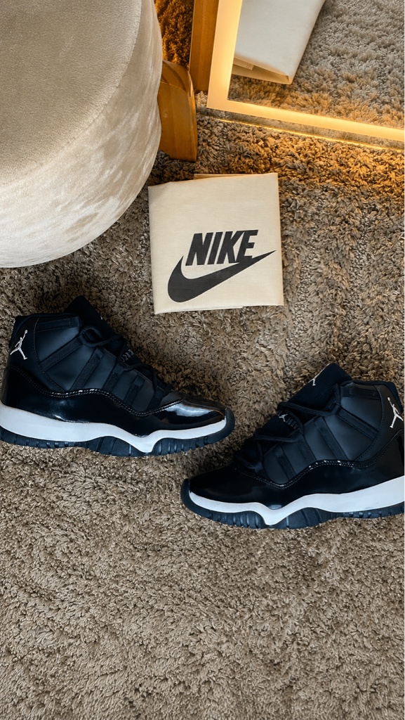 JORDAN RETRO 11🩶