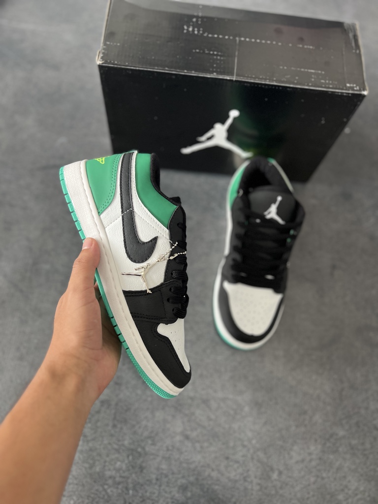 JORDAN LOW 1💚