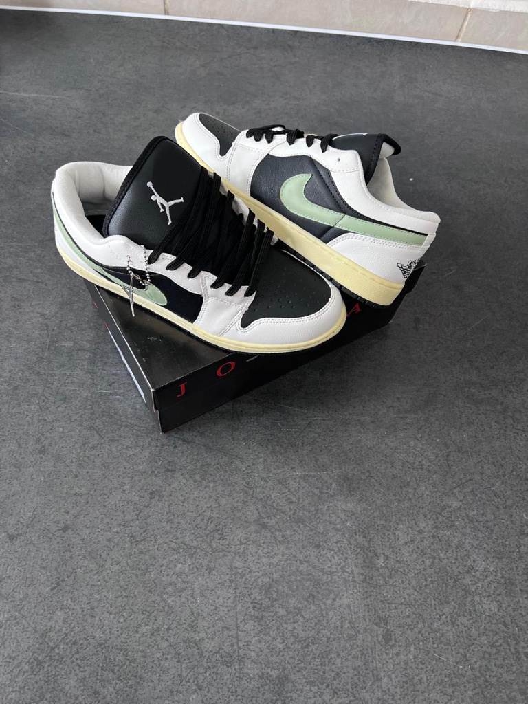 JORDAN LOW 1🩶
