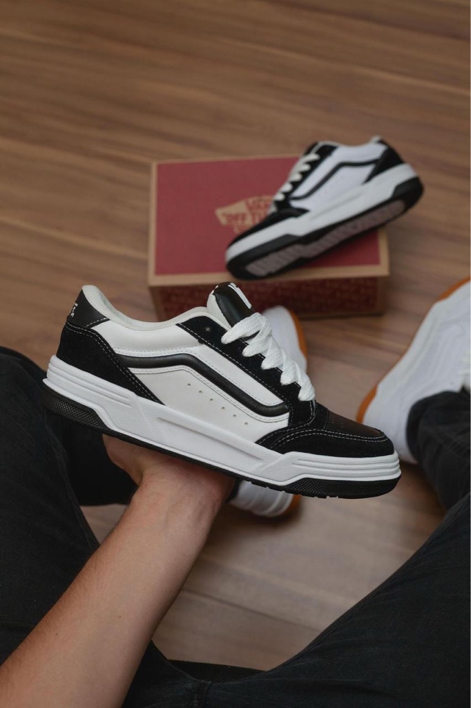 VANS HYLANE🤍🖤