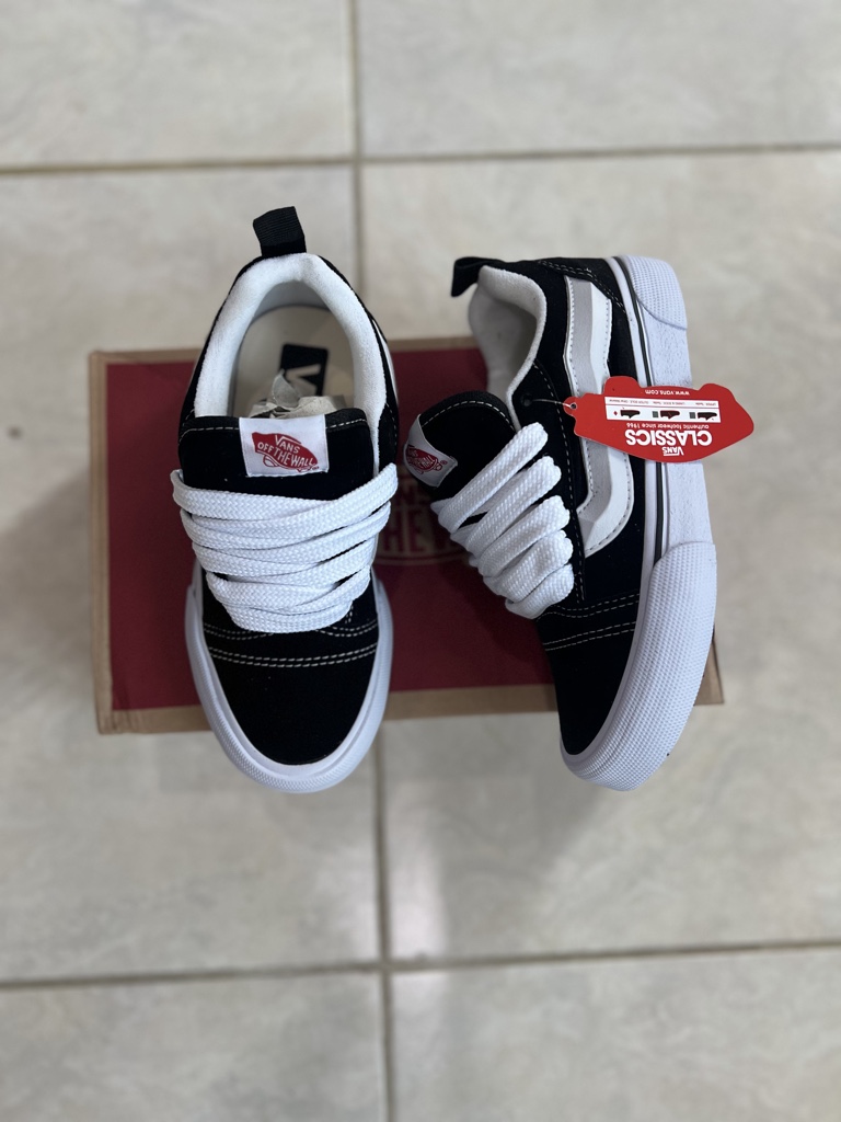 VANS KNU SKOOL🖤