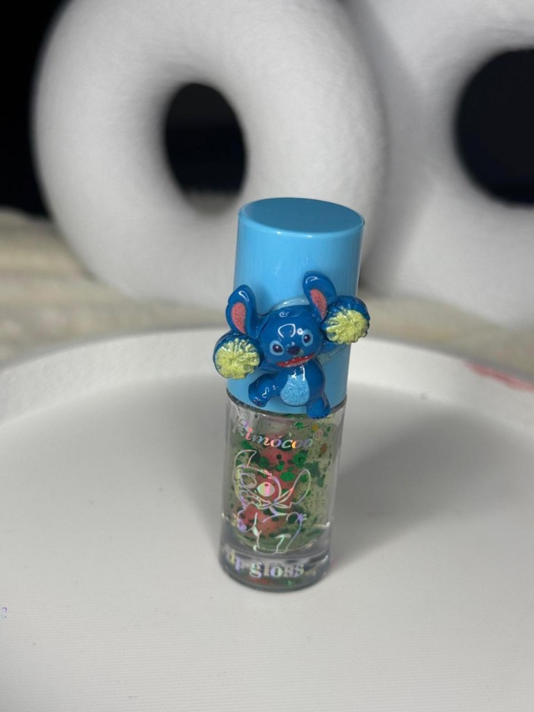 Lip gloss stich