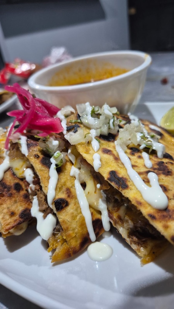 Quesadilla de Birria y Chorizo