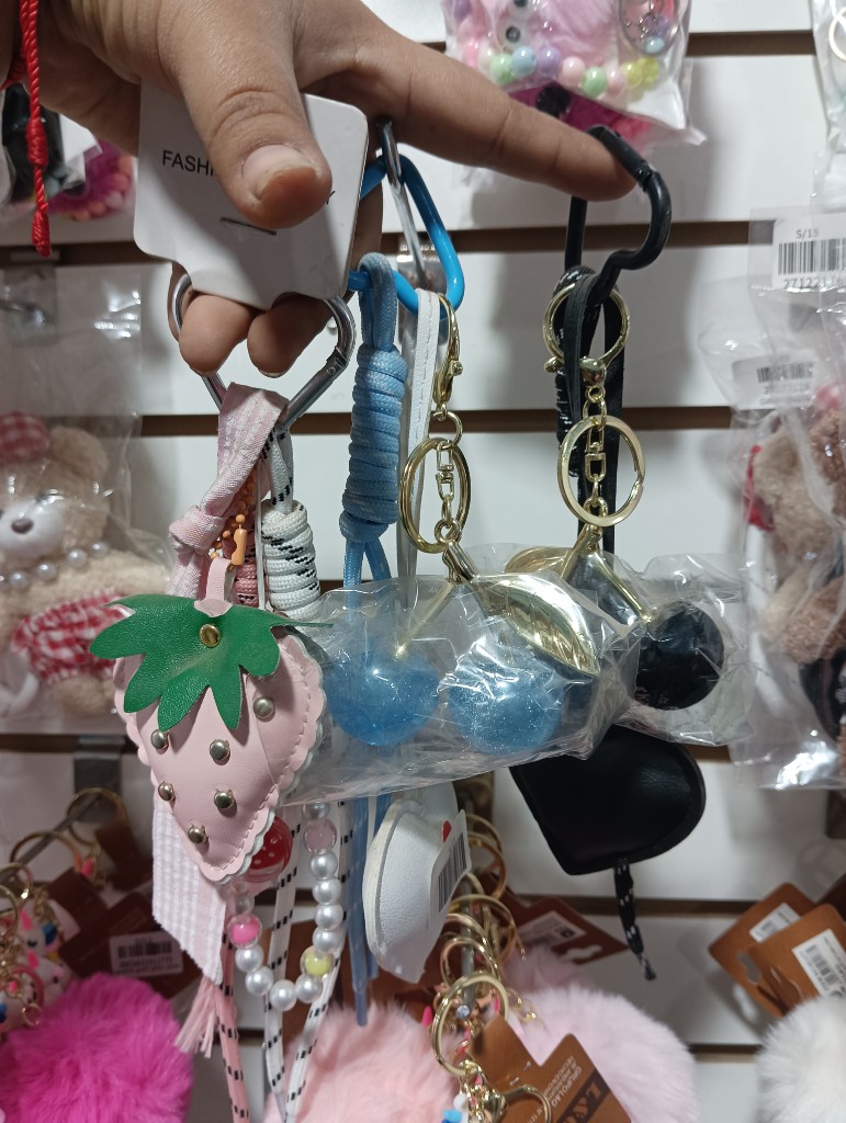 LLAVERO fruta + corazón