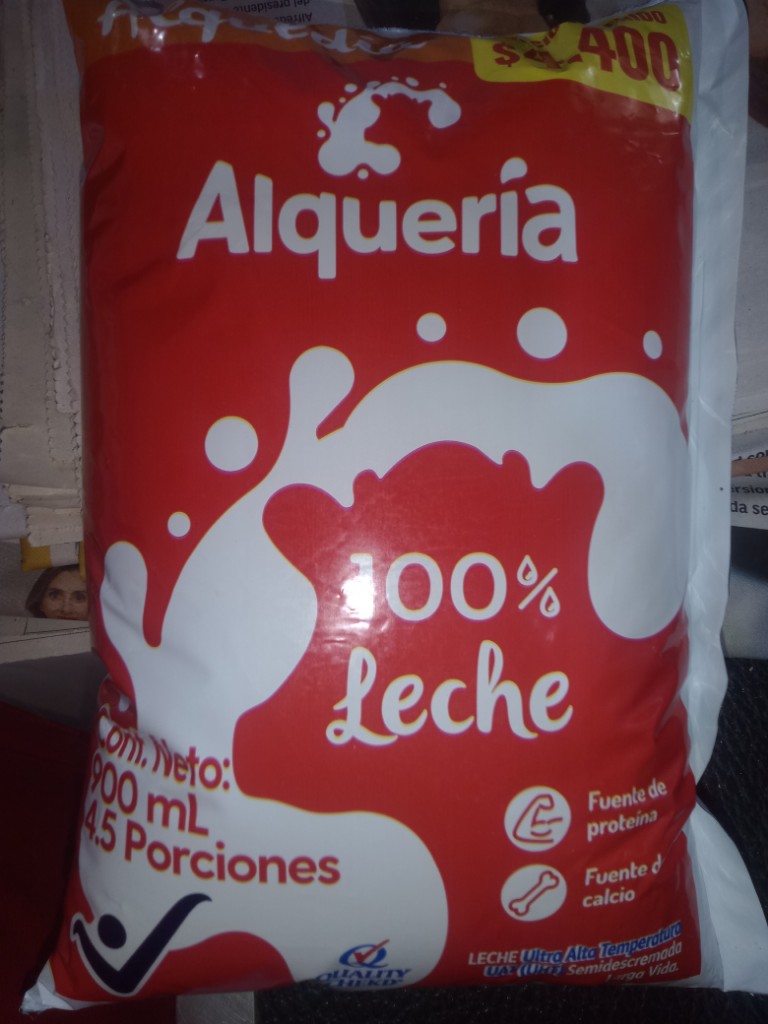 Alqueria Leche UHT semidescremada 400ml
