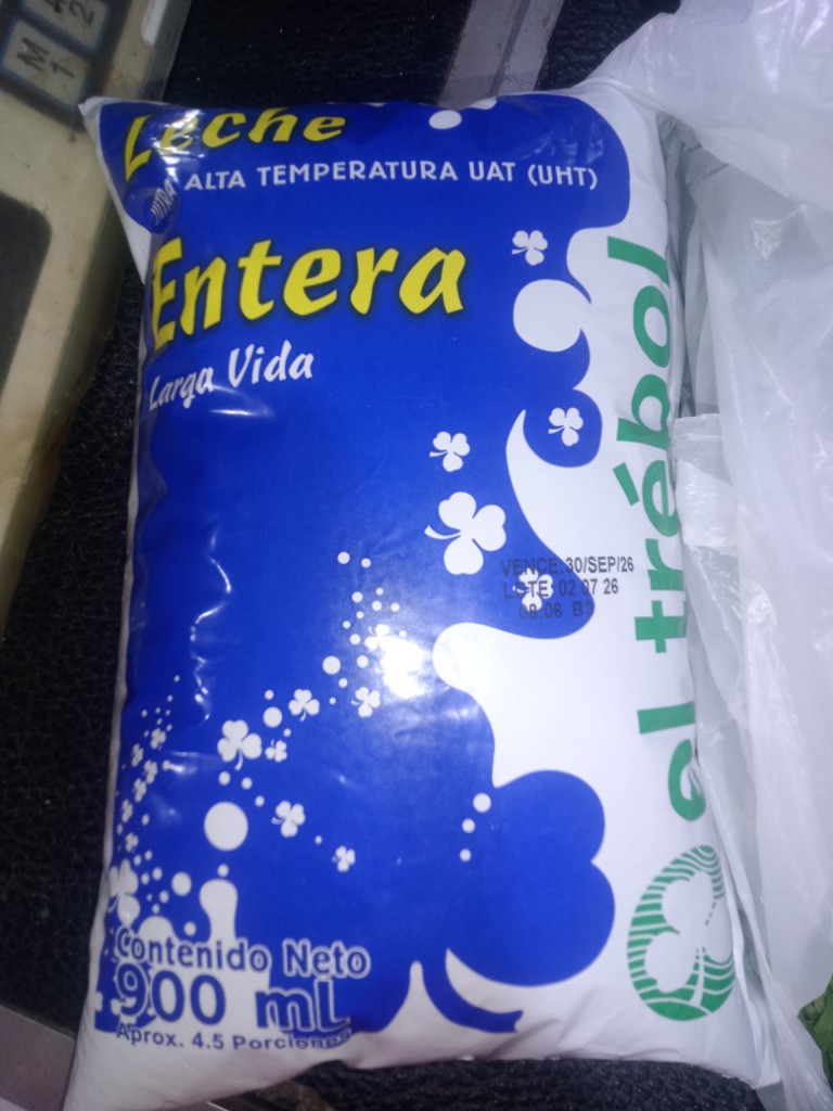 leche el trebol Entera 900ml