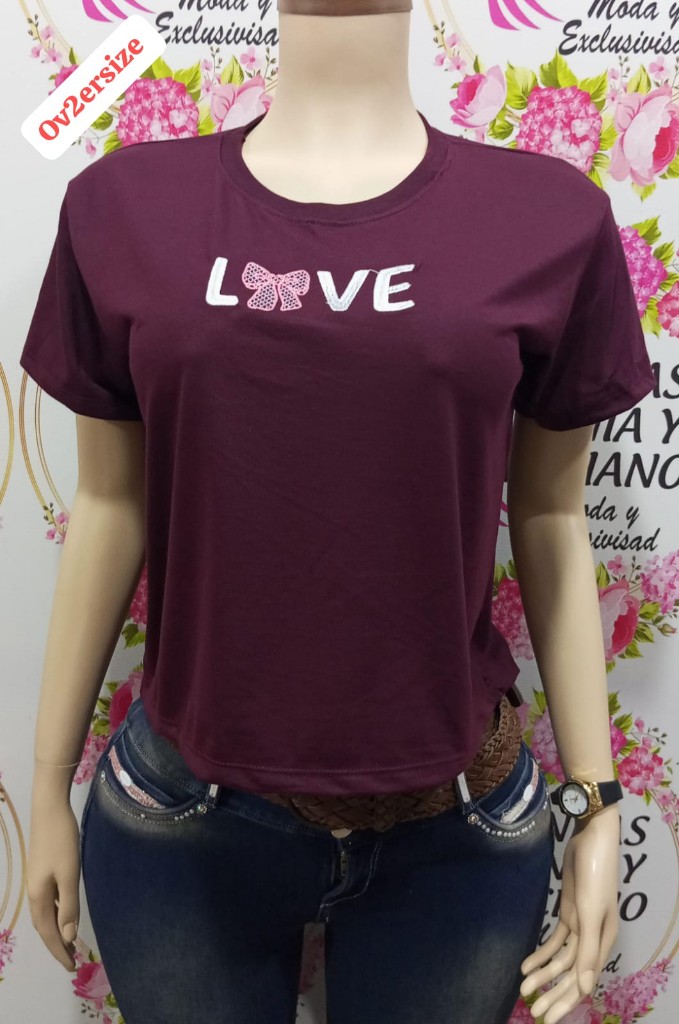 Camiseta over corta LOVE