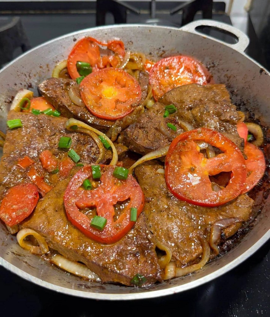 Bife de fígado acebolado