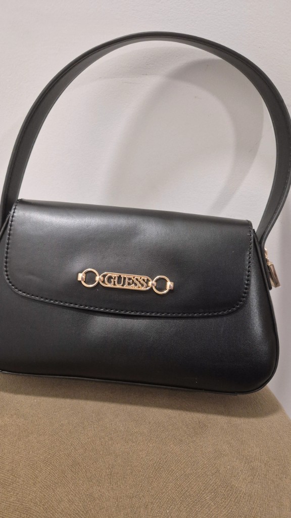 Guess cartera negra