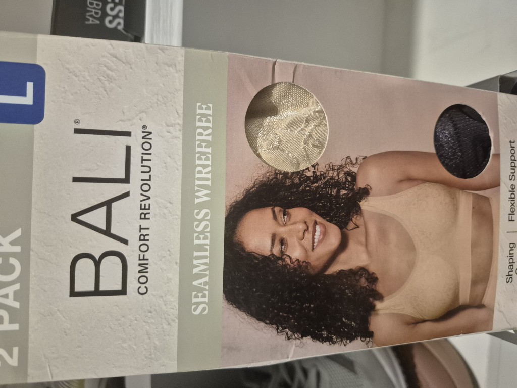 Bali brassiere nude