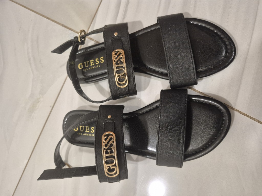Guess sandalias negras