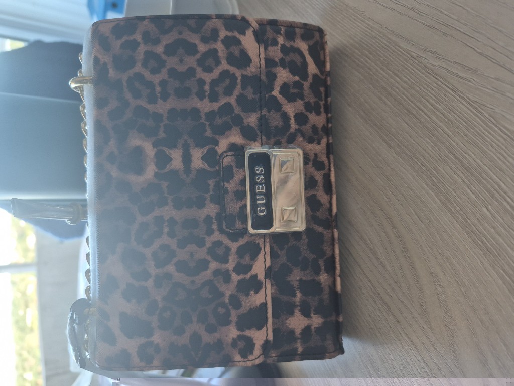 GUESS cartera animal print