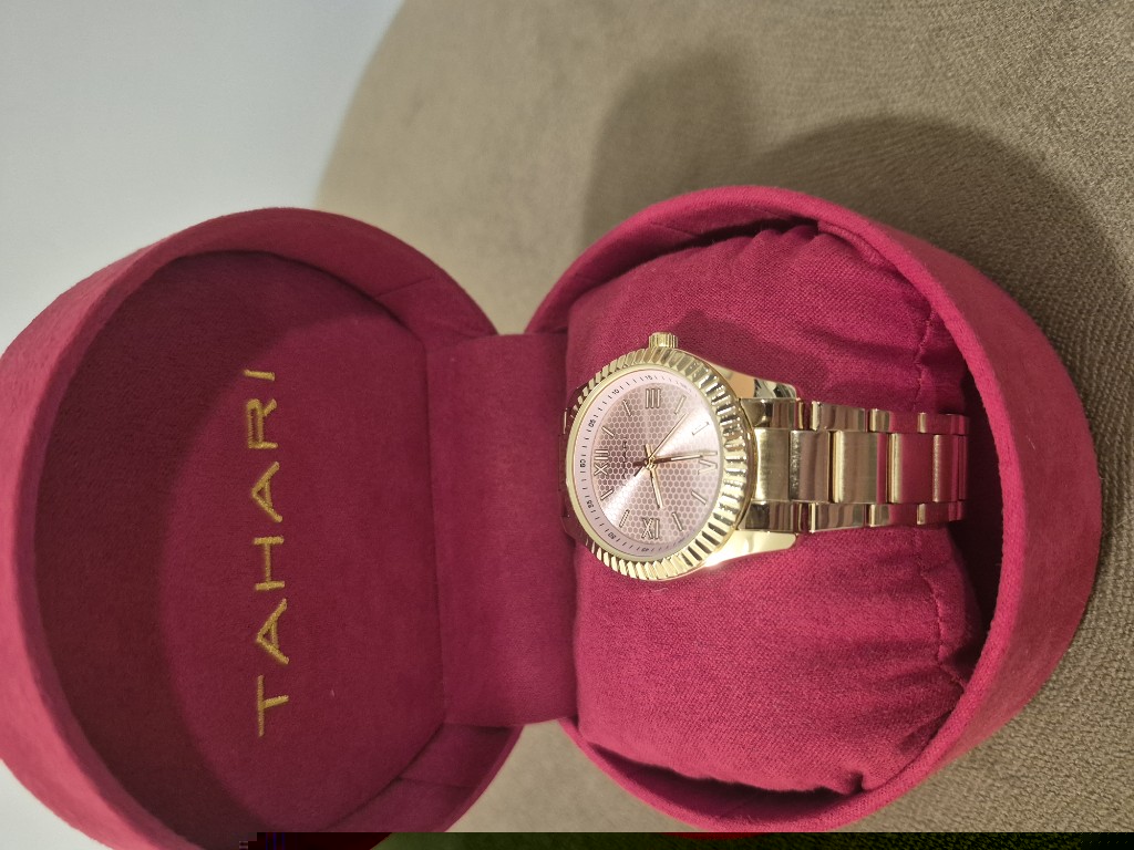 TAHARI reloj dorado mujer