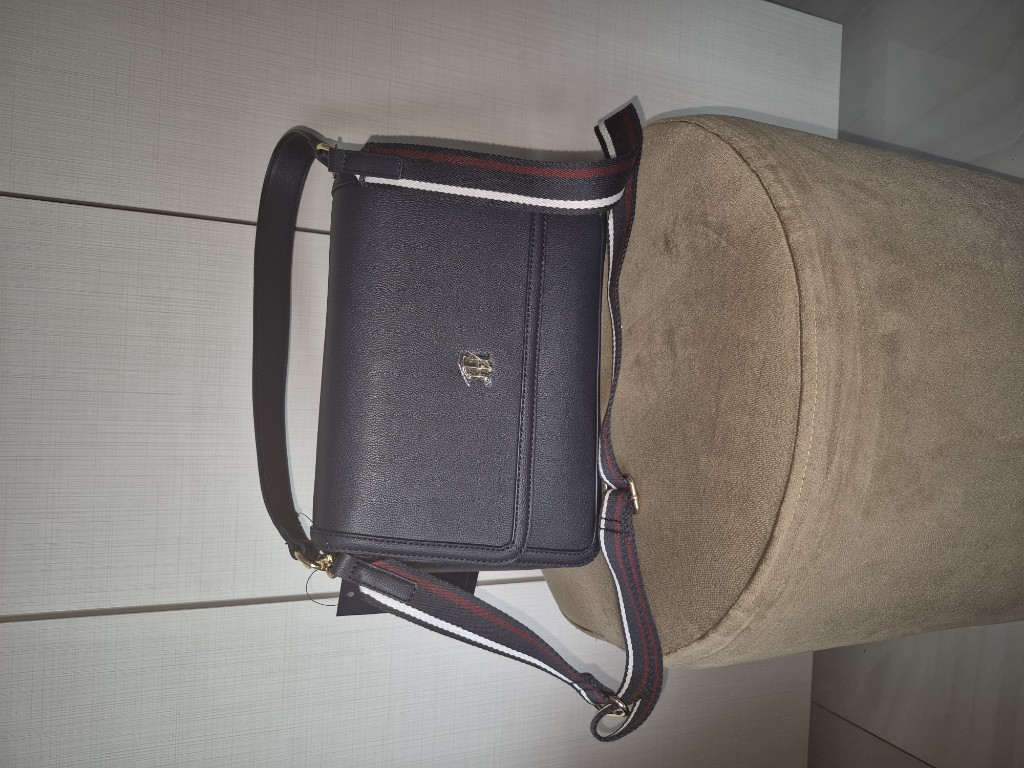TOMMY HILFIGER Monograma negra cartera
