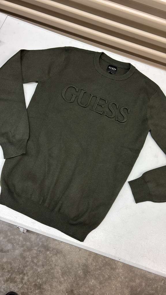 GUESS buzo verde oscuro