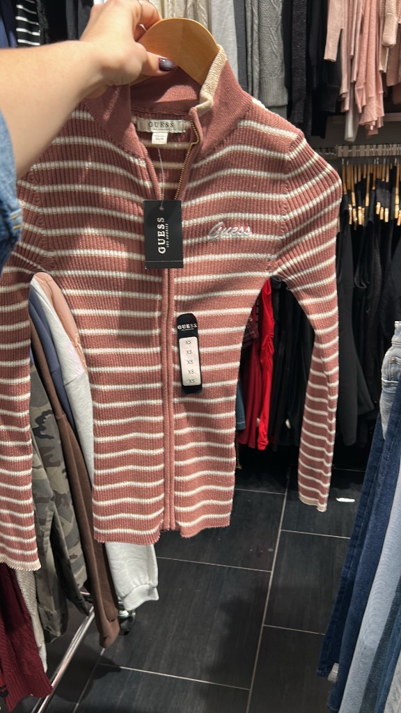 Guess sweater rosa rayado y negro rayado