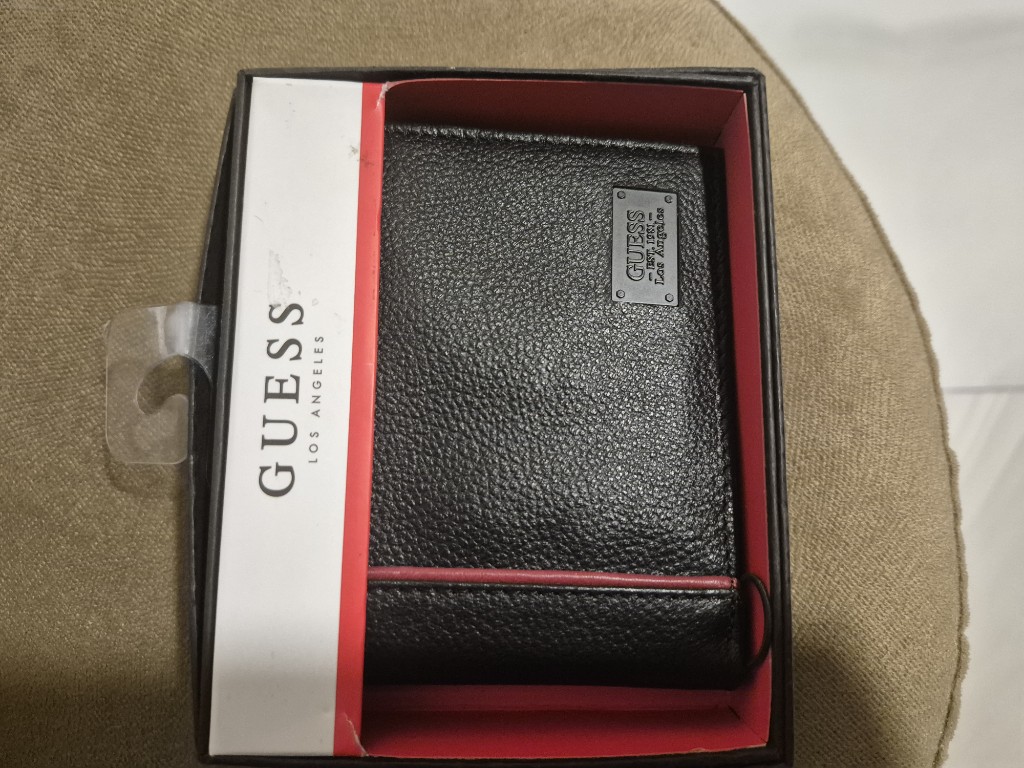 Guess billetera negra