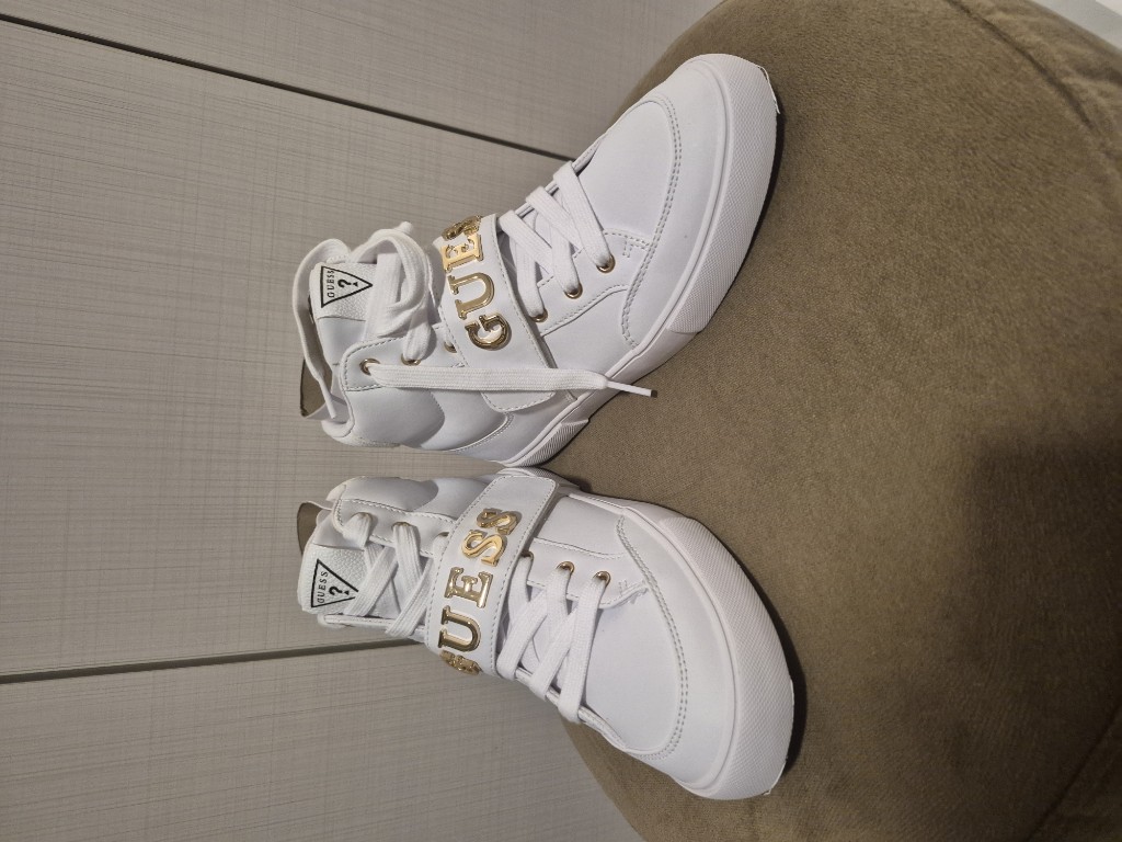 GUESS zapatillas blancas