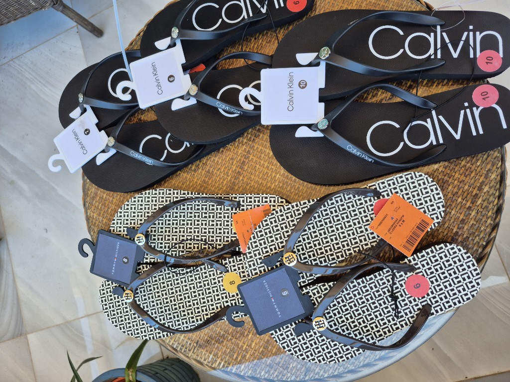 Calvin Klein negras ojotas