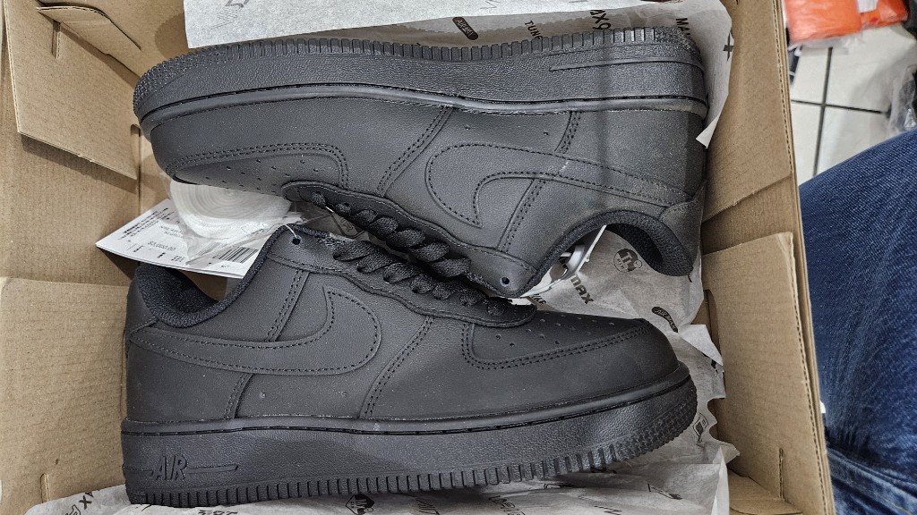 NIKE AIR FORCE ONE NEGRO TOTAL #6
