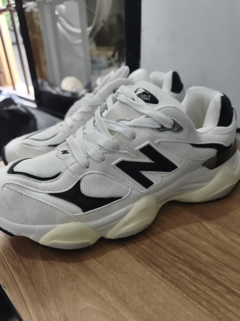 NEW BALANCE BLANCO/NEGRO #6.5