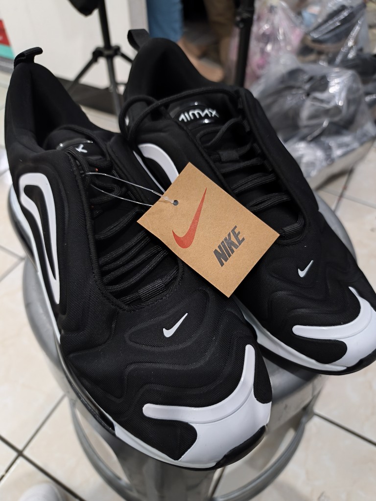 NIKE AIR 720 BLACK/WHITE #7.5