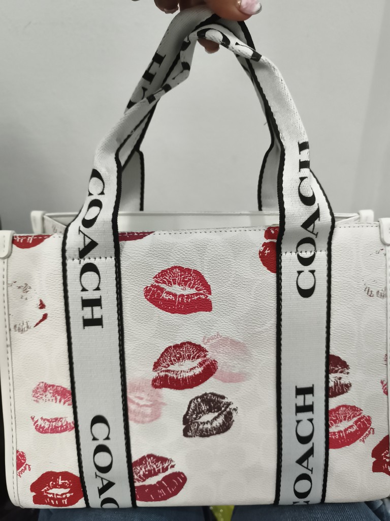 BOLSA COACH BLANCA ESTAMPADO BESOS