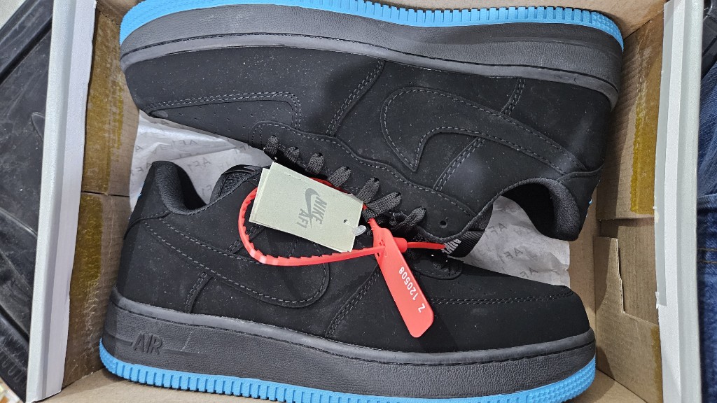 NIKE NEGRO GAMUZA SUELA AZUL #6