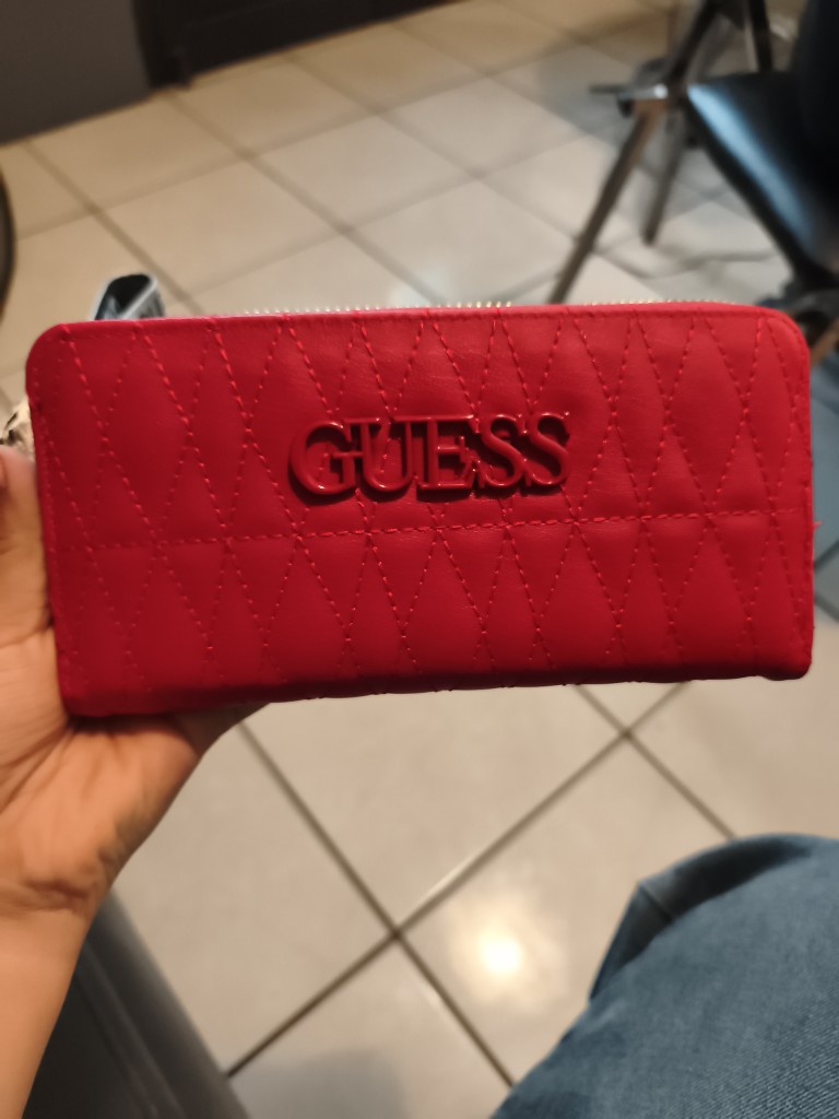 CARTERA/MUÑEQUERA GUESS ROJA