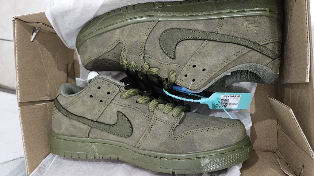 NIKE DUNK SB REIGNING CHAMP MILITAR #28.5
