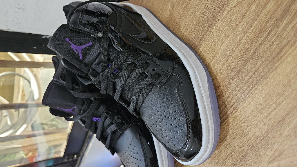 NIKE AIR JORDAN NEGROS CHAROL #25.5