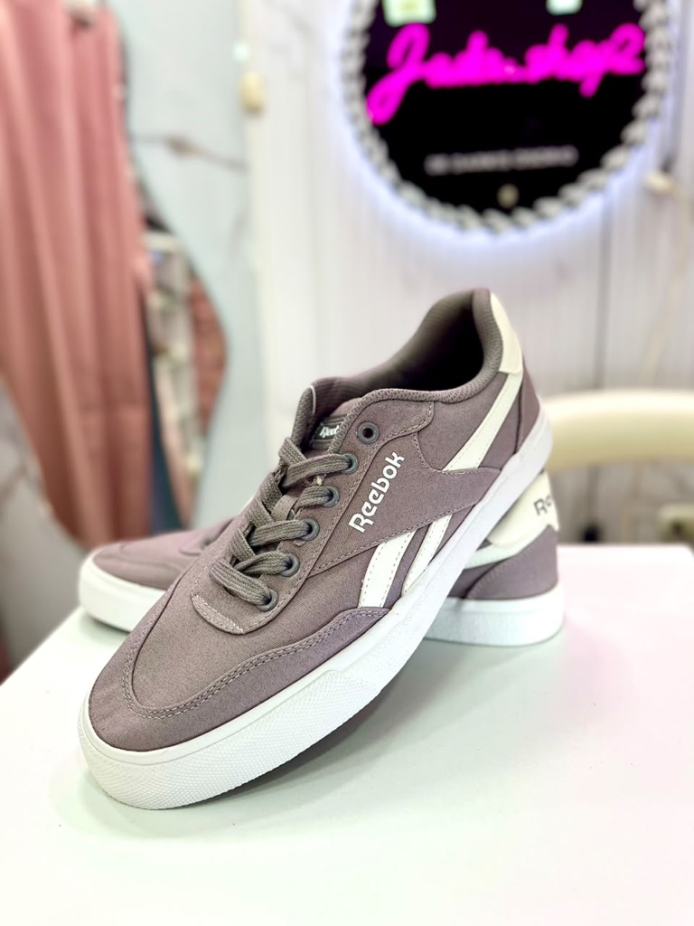Zapatos reebok gris