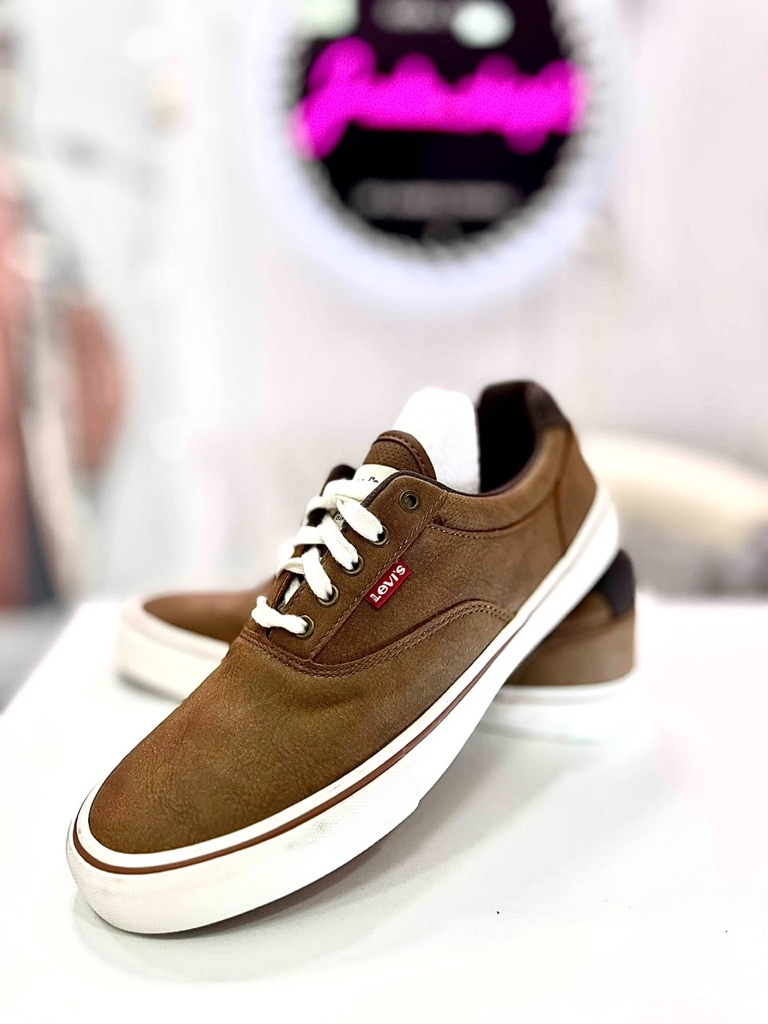 Zapatos Levi’s marrón