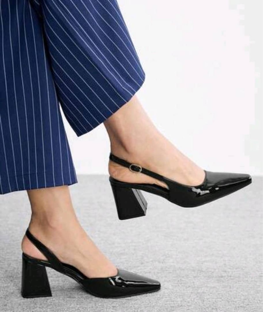 Tacones negros slingback