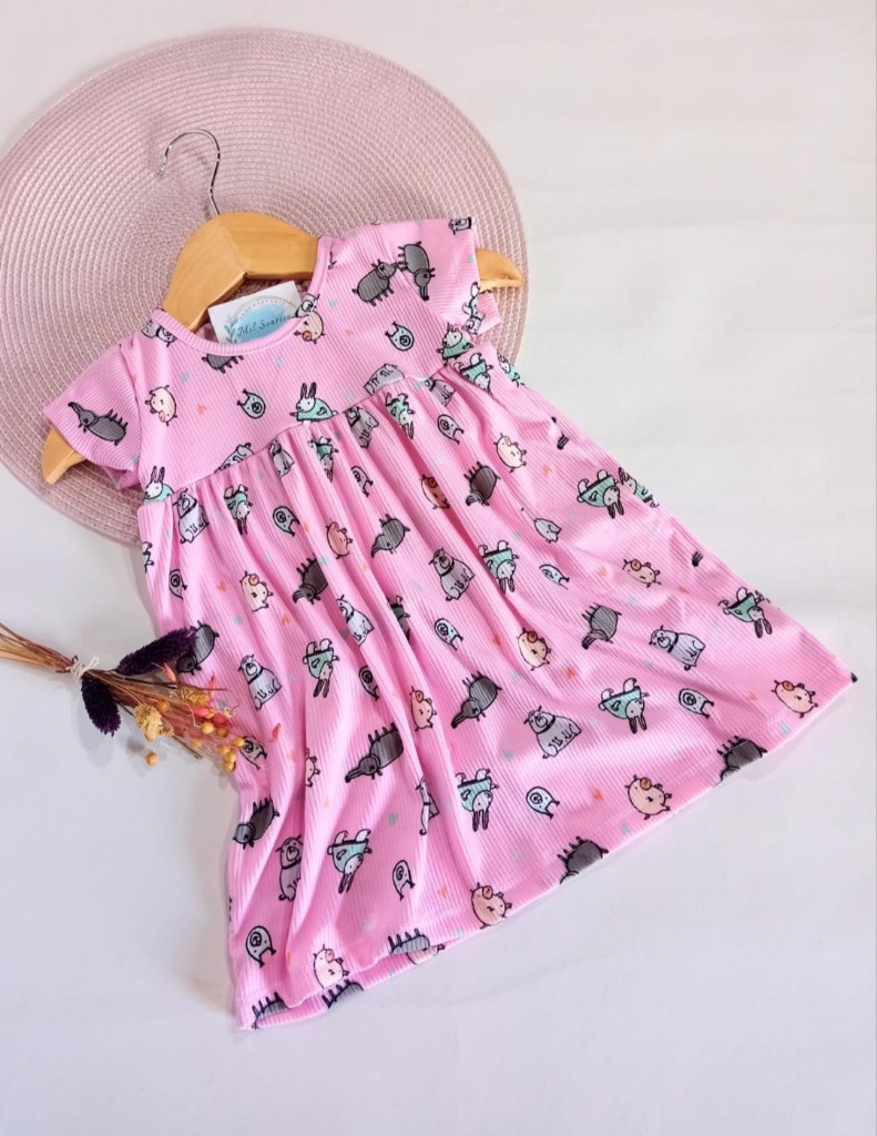 ✨ Vestidos estampados de morley ✨

Suaves, cómodos y con caída liviana 💕

Disponibles en varios diseños y colores súper alegres 🌈

📏 Talles disponibles: 6 a 36 Meses

Ideales para que las peques estén frescas, cómodas y llenas de estilo todos los días 🦄👗

👉 “Trabajamos con talles reales para que cada prenda se ajuste de manera cómoda y segura al crecimiento de los peques.”