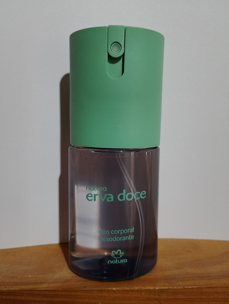 Deo corporal Erva doce