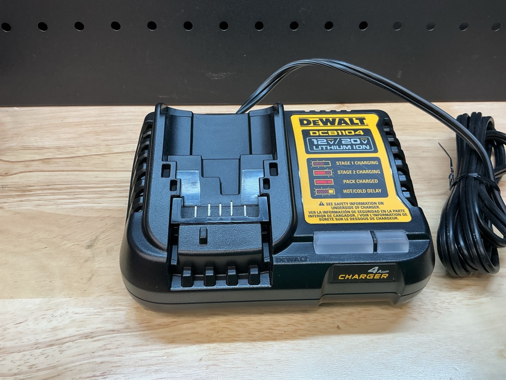 Dcb1104 charger 4amp
