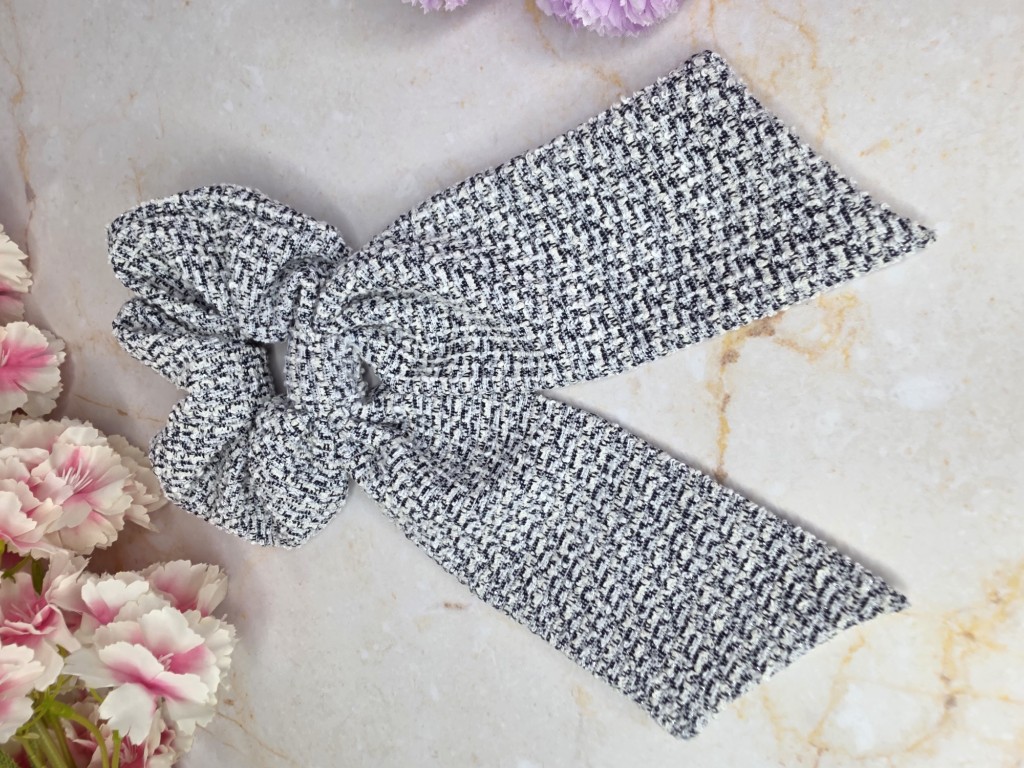 Scrunchie tweed en blanco, negro y destellos plateados
