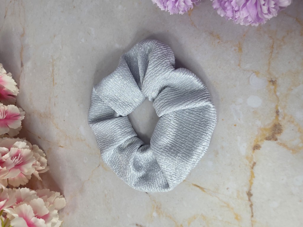 Scrunchie plateada