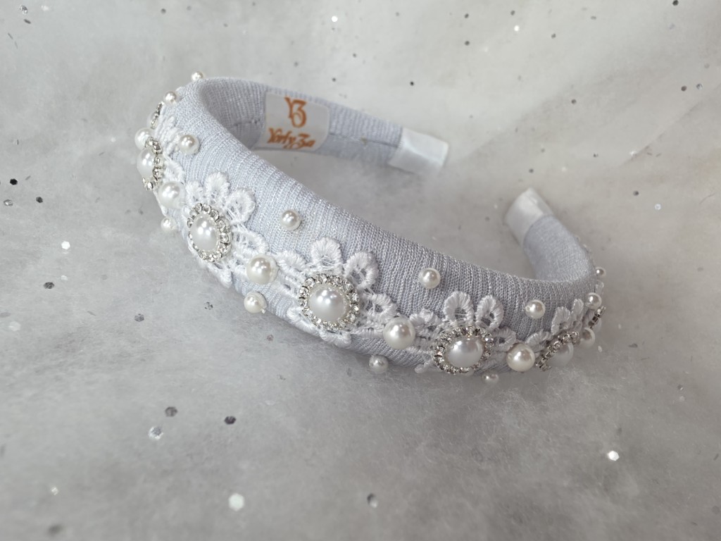Diadema gris claro apliques de perlas