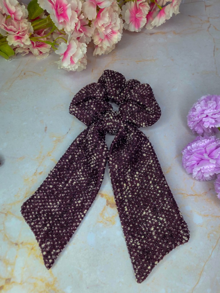 Scrunchie tipo lazo tweed burdeos