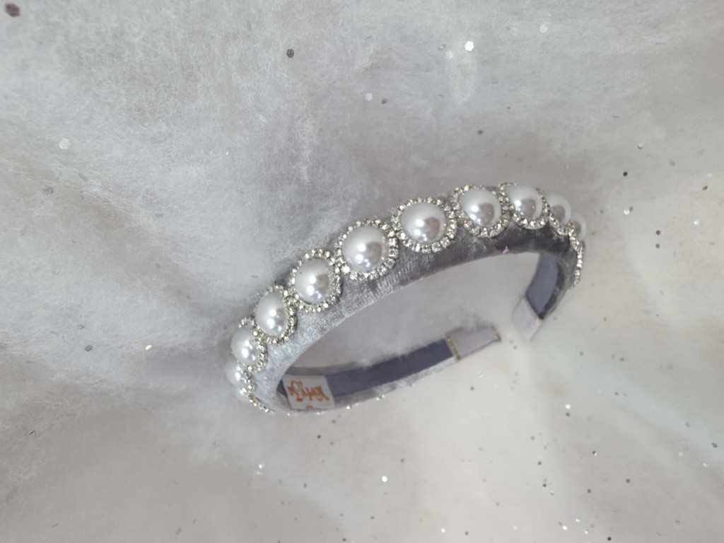 Diadema de terciopelo plateado