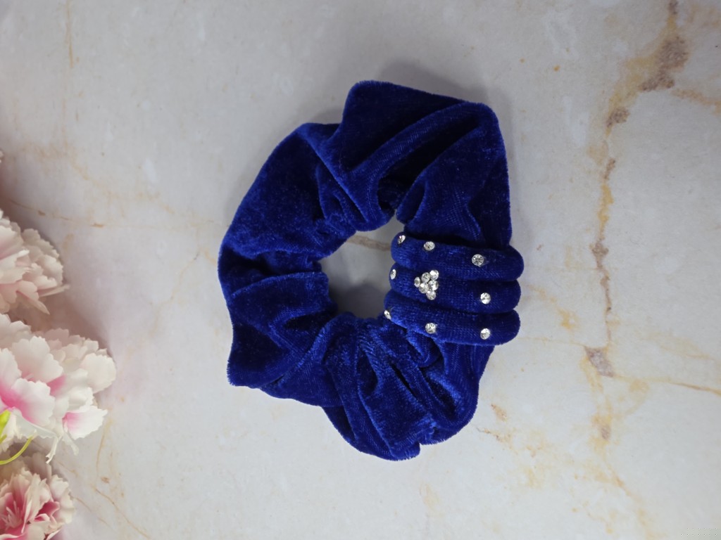 Scrunchie azul rey con brillantes