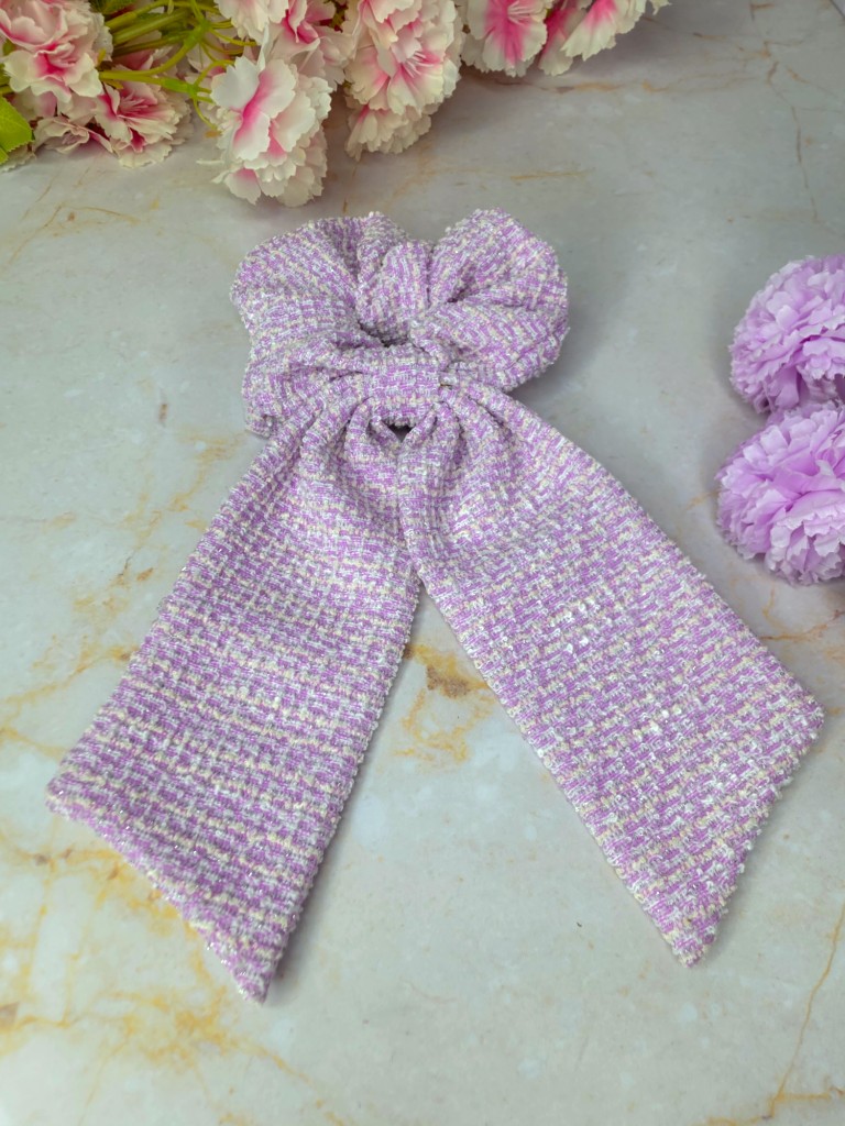 Scrunchie tipo lazo tweed lila