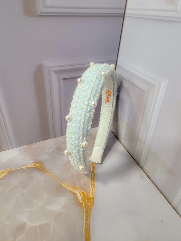 Diadema tweed azul celeste con perlas