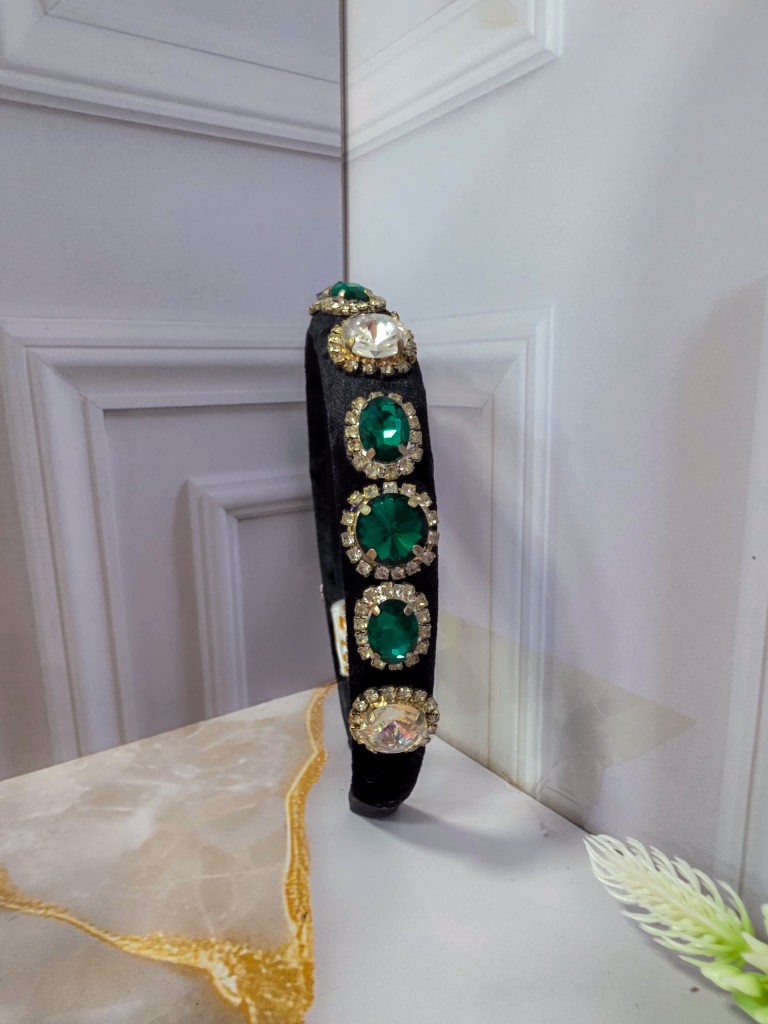 Diadema en terciopelo negro apliques plateados y verde esmeralda