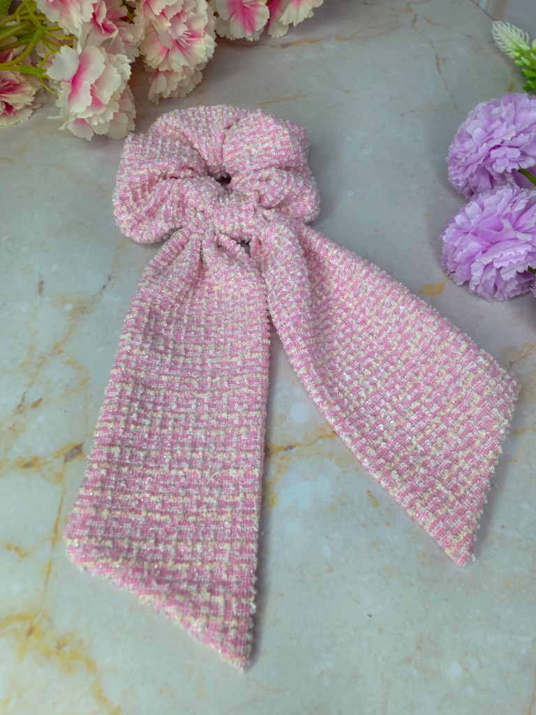 Scrunchie tipo lazo tweed rosa