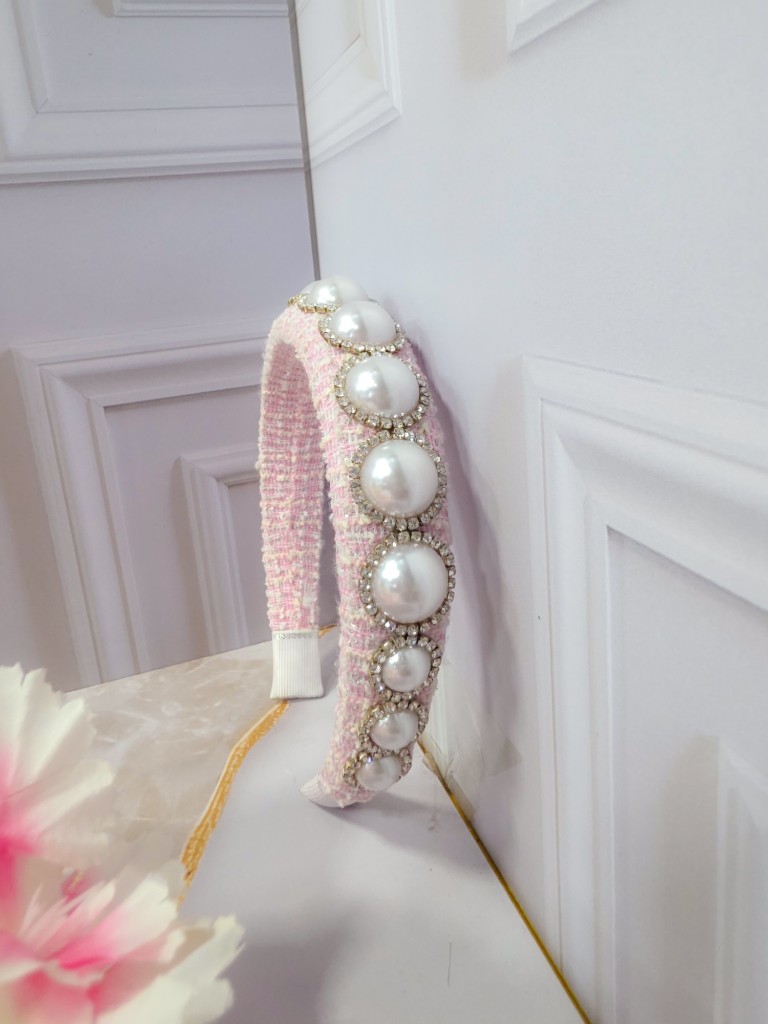 Diadema tipo chanel en rosa pastel con perlas
