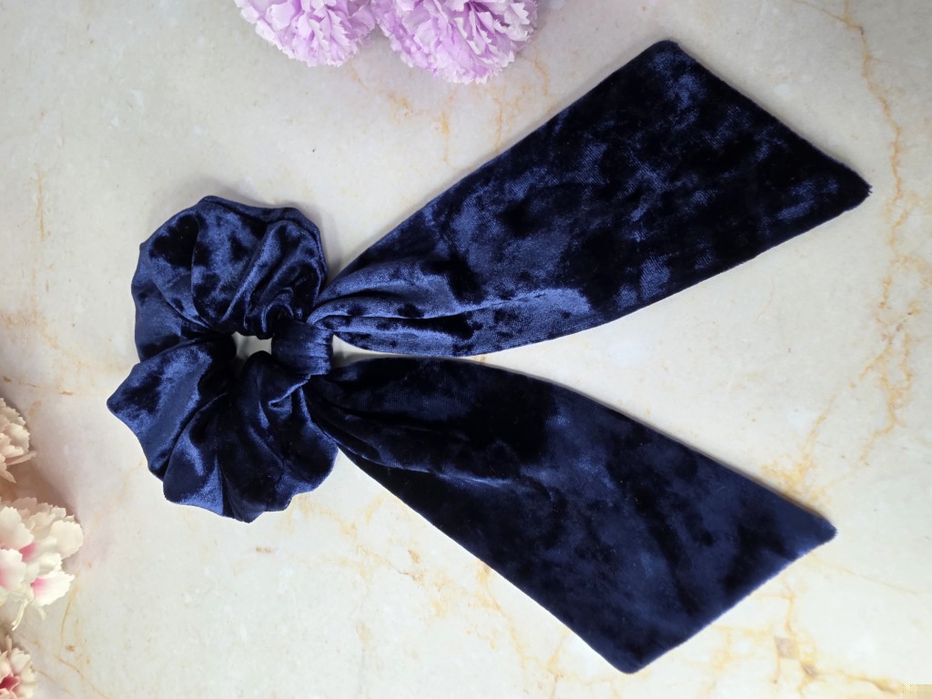 Scrunchie tipo lazo terciopelo azul marino
